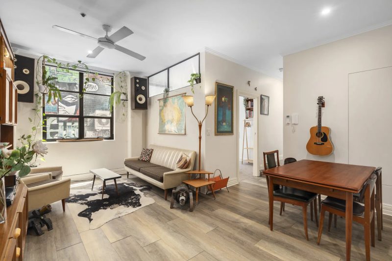 Own the Edge of Hosier Lane - Front Row to Melbourne's Creative Pulse