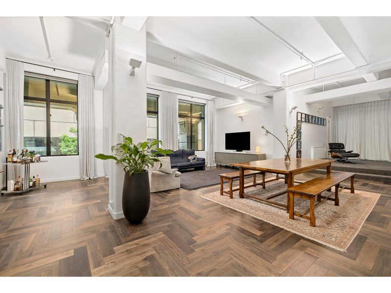 An Urban Loft to Enliven the Senses